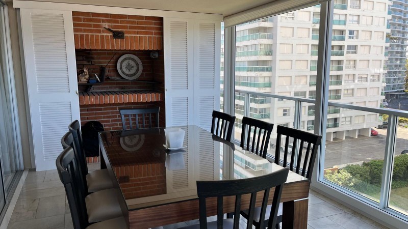 Departamento en venta en edificio primera línea
